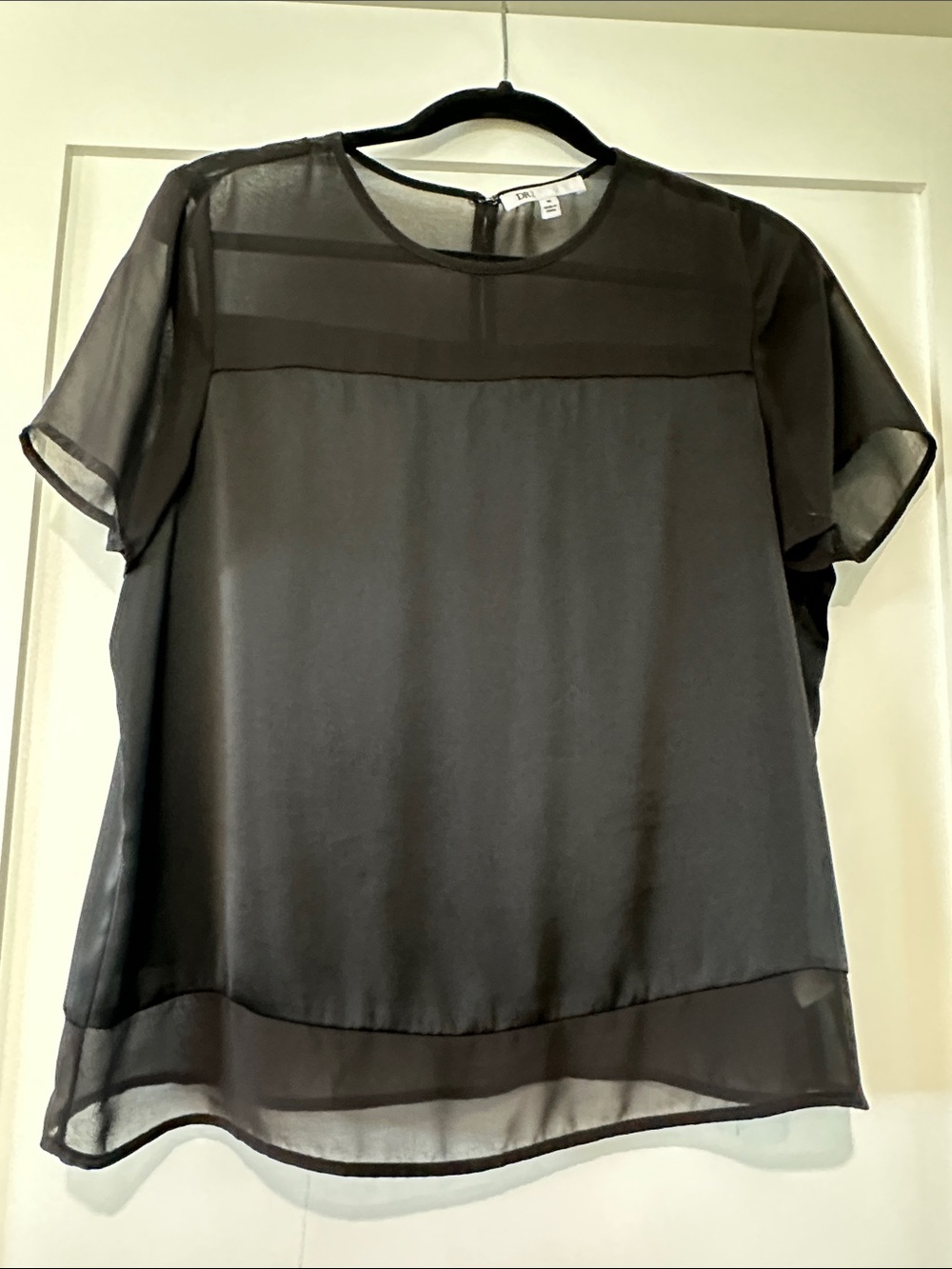 DR2 Black Sheer Short-Sleeve Blouse